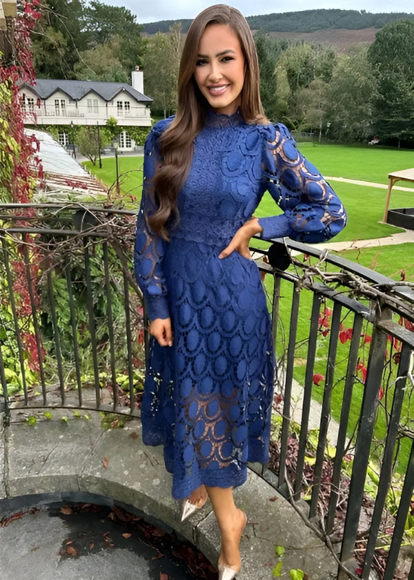 Lilian - Flattering Dress